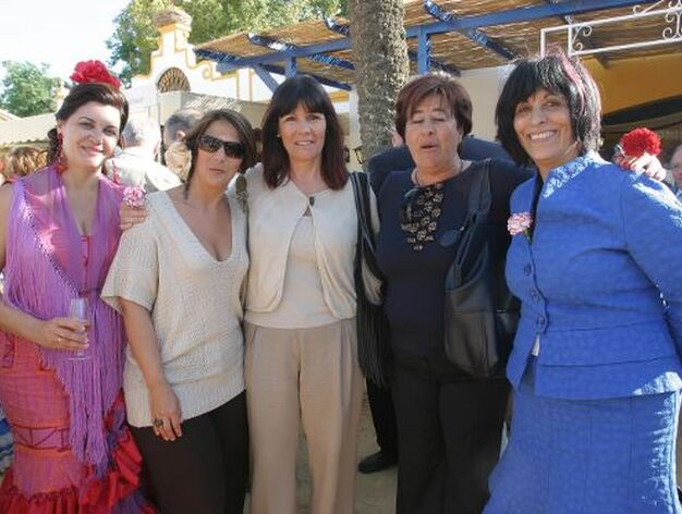 Loli Barroso, Loli Caravaca, Micaela Navarro, Manuela Gunti&ntilde;as y Arancha Soler

Foto: Vanesa Lobo