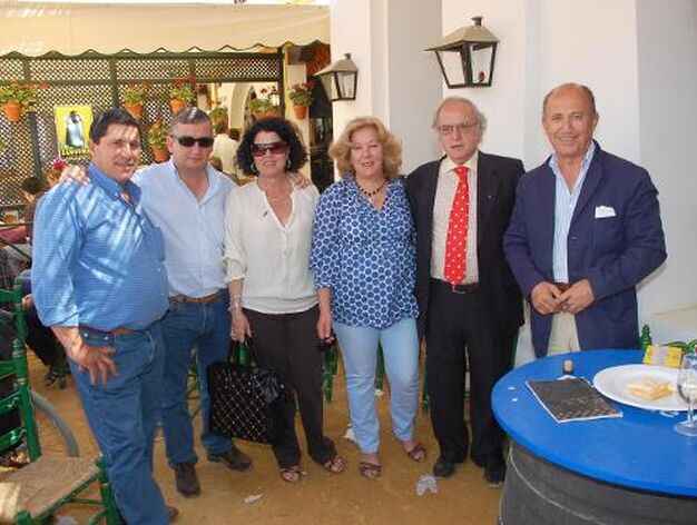 Miembros de la empresa &lsquo;Tepro Consultora Agr&iacute;cola&rsquo; se reunieron ayer en la caseta de Diario de Jerez.

Foto: Manu Garcia