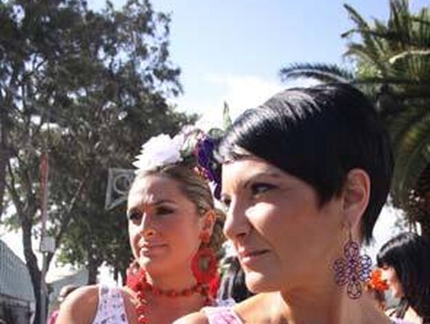 Dos mujeres, vestidas de gitana

Foto: Vanessa Perez