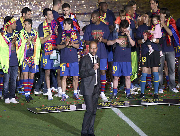 El Barcelona cumpli&oacute; los pron&oacute;sticos y con su goleada (4-0) ante el Valladolid en el Camp Nou logr&oacute; el t&iacute;tulo de Liga.

Foto: EFE / Reuters / AFP Photo