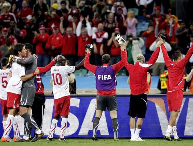 Los suizos celebran la victoria. / Reportaje gr&aacute;fico: EFE, Reuters, AFP