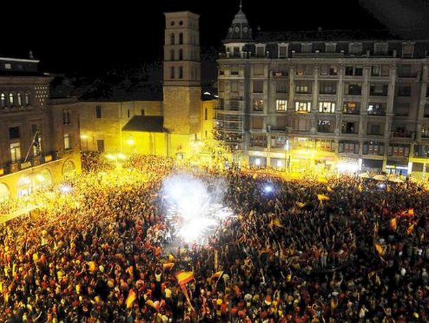 Celebraci&oacute;n de la victoria espa&ntilde;ola en la plaza Santo Domingo de Le&oacute;n

Foto: Agencias