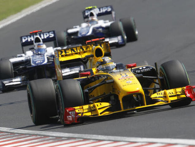 Fernando Alonso acaba segundo por detr&aacute;s de Webber en el Gran Premio de Hungr&iacute;a. / Reuters