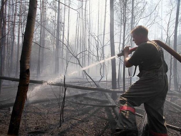 Siete regiones rusas est&aacute;n en estado de emergencia por los fuegos forestales. / AFP