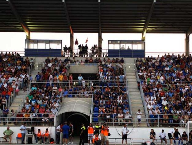 El estadio Antonio Barbadillo registr&oacute; una entrada de unos 3.000 aficionados, la mayor&iacute;a de ellos xerecistas

Foto: Ramon Aguilar