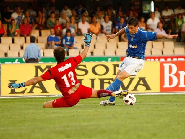 Bermejo, en el momento de superar a Rebollo en su gol.

Foto: Juan Carlos Toro