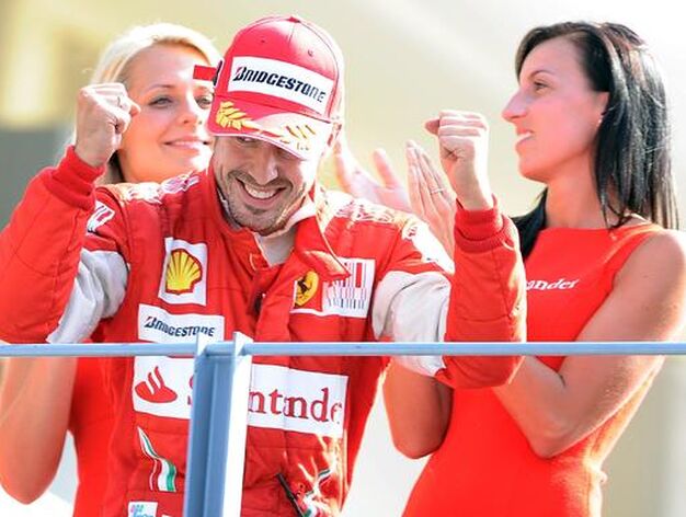 Fernando Alonso refuerza su candidatura al Mundial tras ganar en Monza. / EFE