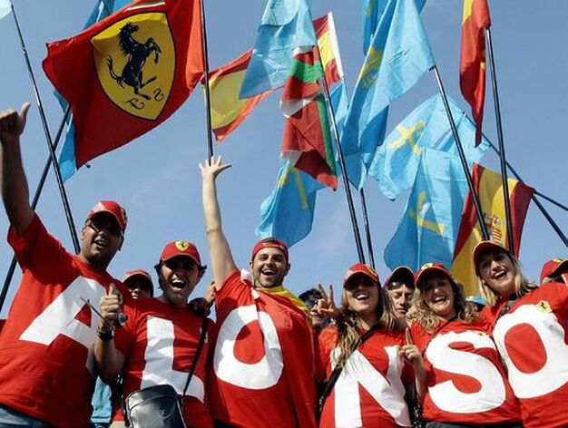 Fernando Alonso refuerza su candidatura al Mundial tras ganar en Monza. / Reuters