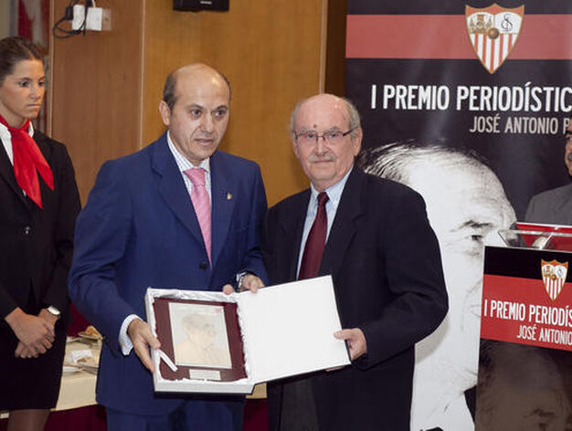 Manolo Ruesga, galardonado en el I Premio Period&iacute;stico SFC.

Foto: Jaime Mart&iacute;nez