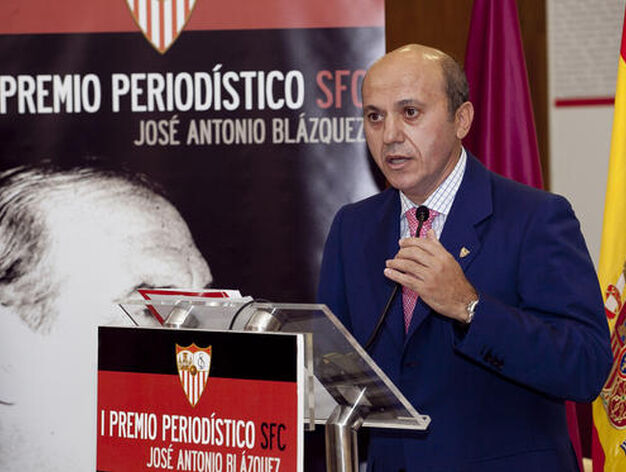 Del Nido, presidente del Sevilla, presenta el I Premio Period&iacute;stico SFC.

Foto: Jaime Mart&iacute;nez