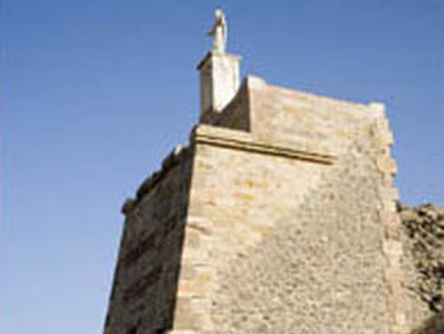 Ayuntamiento de Gor. Monumento al Sagrado Coraz&oacute;n de Jes&uacute;s.