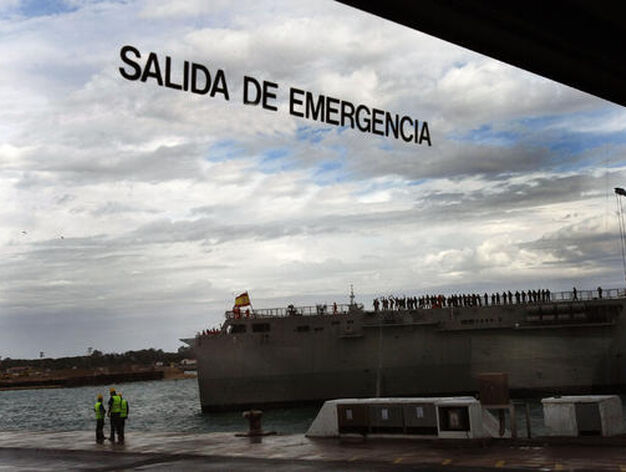 El buque Galicia regresa a Rota despu&eacute;s de cuatro meses participando en la Operaci&oacute;n Atalanta en Somalia.

Foto: Fito Carreto