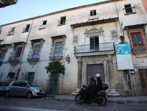 Bustos, pe&ntilde;as, casas de vecinos, plazas... Son parte del legado arquitect&oacute;nico del flamenco, que permanece en el olvido 

Foto: Vanesa Lobo