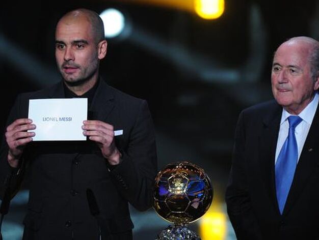 Josep Guardiola desvela que el ganador del Bal&oacute;n de Oro 2010 es Leo Messi.

Foto: AFP Photo