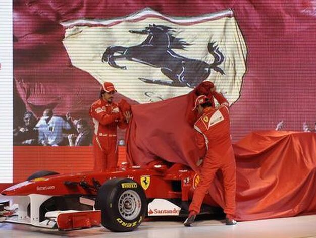 Alonso y Massa descubren el nuevo modelo de Ferrari.

Foto: AFP Photo/ Reuters/ EFE