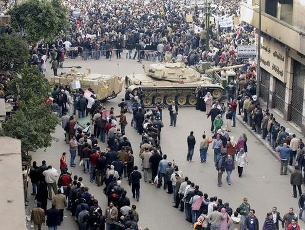 Miles de egipcios se manifiestan contra Mubarak.

Foto: EFE