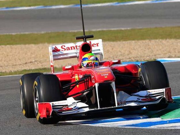 El piloto brasile&ntilde;o Felipe Massa (Ferrari) ha sido el m&aacute;s r&aacute;pido en la primera jornada de entrenamientos de pretemporada en Jerez de la Frontera, en la que el espa&ntilde;ol Jaime Alguersuari (Toro Rosso) brill&oacute; con su sexta posici&oacute;n.

Foto: Juan Carlos Toro