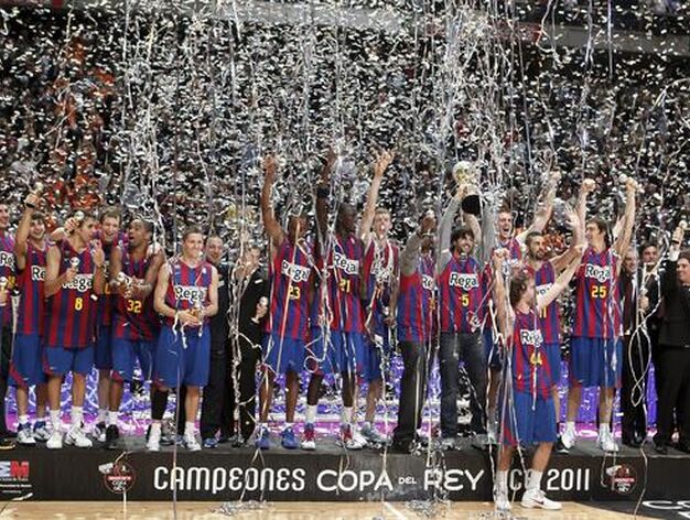 El Barcelona vence en la final de la Copa del Rey ante el Real Madrid por segundo a&ntilde;o consecutivo  (68-60). / EFE