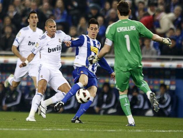 El Real Madrid vence en casa del Espanyol (0-1) y se pone a cinco puntos del Barcelona. / EFE