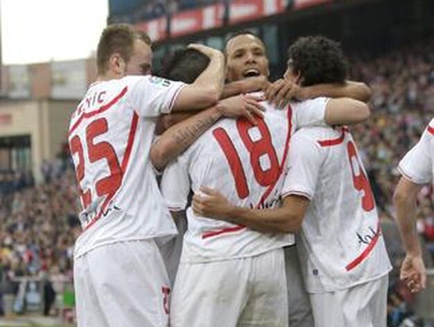 El Sevilla se trae un punto del Vicente Calder&oacute;n tras empatar con el Atl&eacute;tico de Madrid (2-2). / EFE