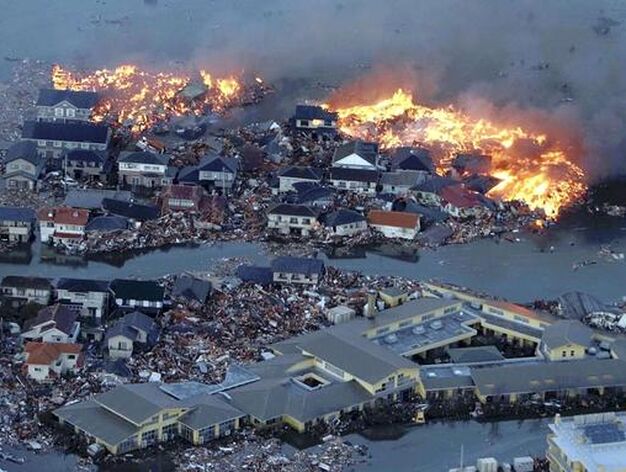 Las casas se inundan tras el fuerte 'tsunami' en Jap&oacute;n.

Foto: STR