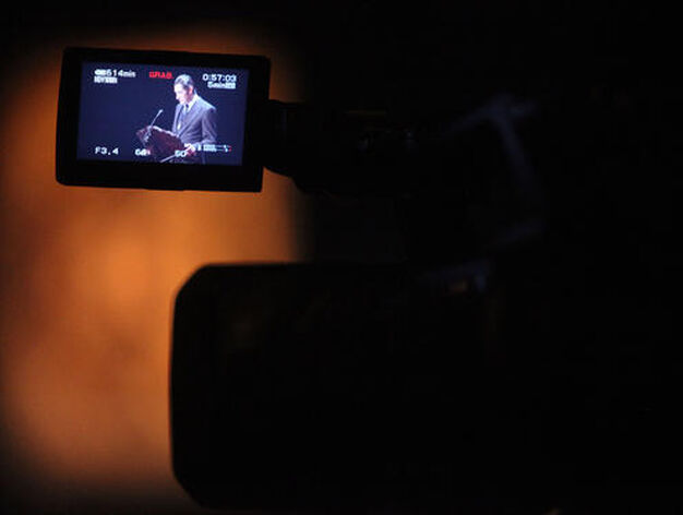 Imagen del pregonero en uno de los monitores de televisi&oacute;n instalados en el Teatro Villamarta.

Foto: Vanesa Lobo