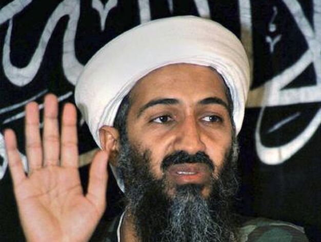 Ben Laden saluda al finalizar un comunicado en 1998.

Foto: AFP/Reuters/EFE