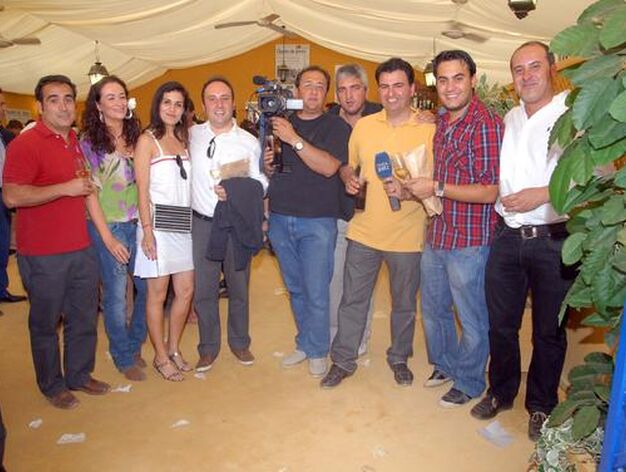 Parte de la plantilla de Diario de Jerez junto a periodistas de Onda Jerez. 

Foto: Manuel Aranda