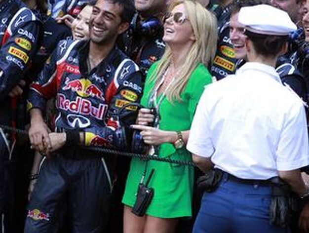La cantante Geri Halliwell, con el equipo Red Bull.

Foto: Reuters