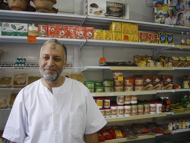 Alimentos de la tienda y carnicer&iacute;a Halal Hamid en Sevilla.

Foto: Bel&eacute;n Vargas