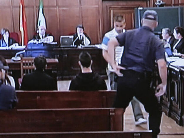 Uno de los acusados, Miguel arca&ntilde;o, durante la segunda sesi&oacute;n del juicio de Marta del Castillo. 

Foto: Juan Carlos Mu&ntilde;oz