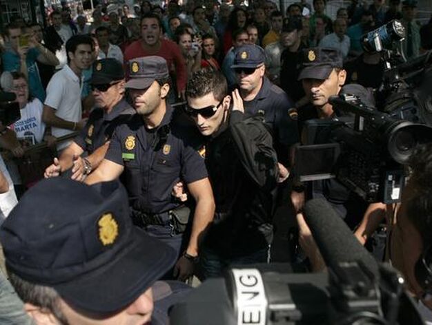 Samuel Benitez a su salida a la segunda sesi&oacute;n del juicio de Marta del Castillo. 

Foto: Juan Carlos Mu&ntilde;oz