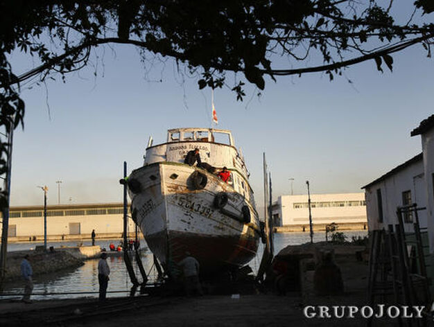 El Adriano III regresa al varadero de El Puerto, donde ser&aacute; reparado para su puesta en funcionamiento en marzo de 2012.

Foto: Fito Carreto