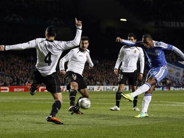 El Valencia cae eliminado de la Liga de Campeones ante el Chelsea en Stamford Bridge (3-0). / Reuters