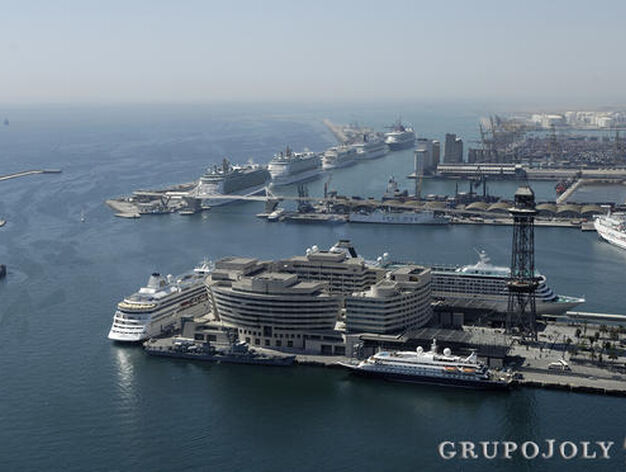 Concentraci&oacute;n de cruceros en el puerto de Barcelona