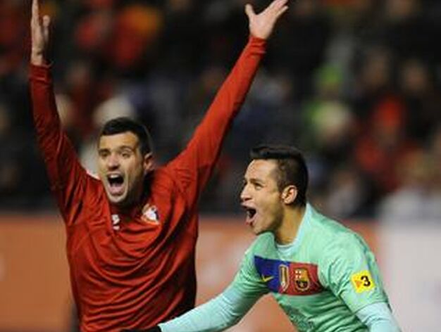 El Barcelona se deja sorprender por el Osasuna en el Reyno de Navarra (3-2). / Reuters