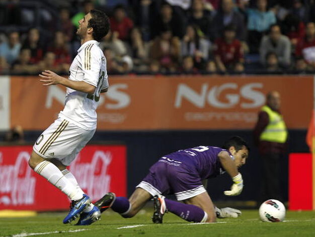 El Real Madrid vence en su visita a Osasuna con m&aacute;s comodidad de la esperada. / EFE