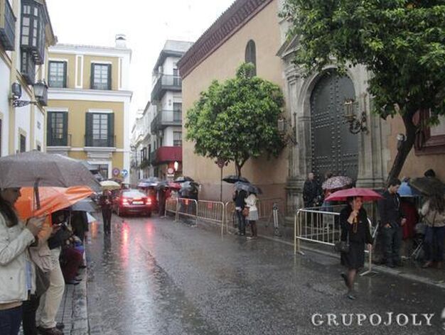 Intensa lluvia ante la parroquia de San Vicente.

Foto: Victoria Hidalgo