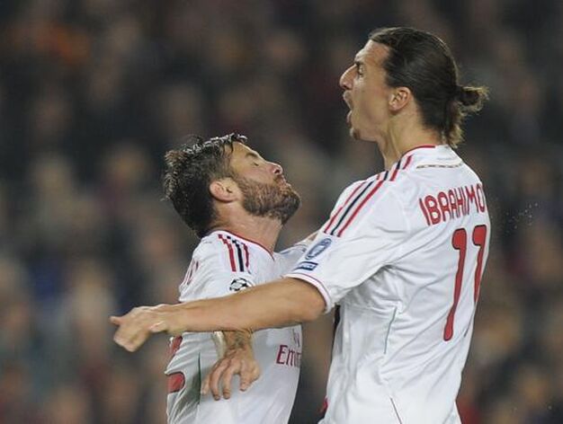 Ibrahimovic celebra con Nocerino el gol de este &uacute;ltimo. / AFP