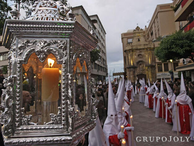 La cofradia de La Columna desfila por Algeciras./Erasmo Fenoy

Foto: Erasmo Fenoy