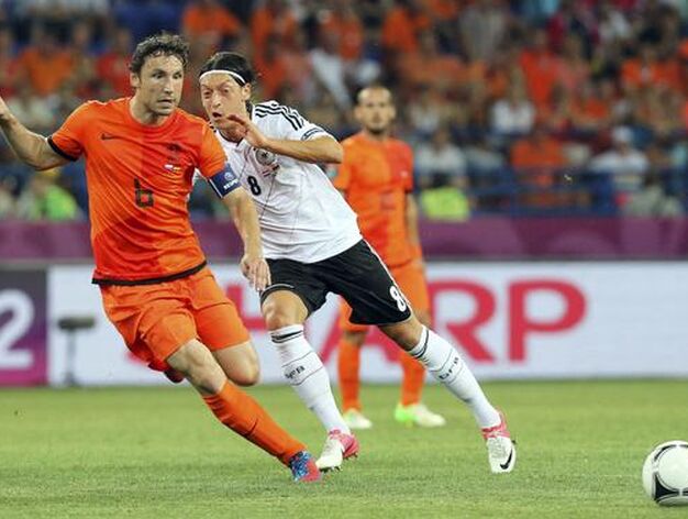 Alemania da un golpe en la mesa al vencer 1-2 a Holanda.

Foto: EFE