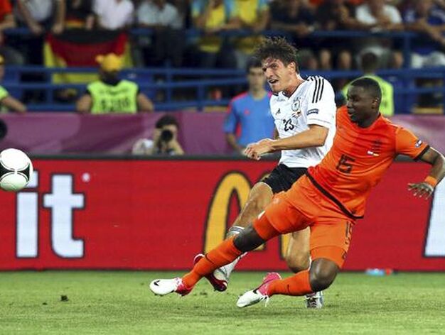 Alemania da un golpe en la mesa al vencer 1-2 a Holanda.

Foto: EFE
