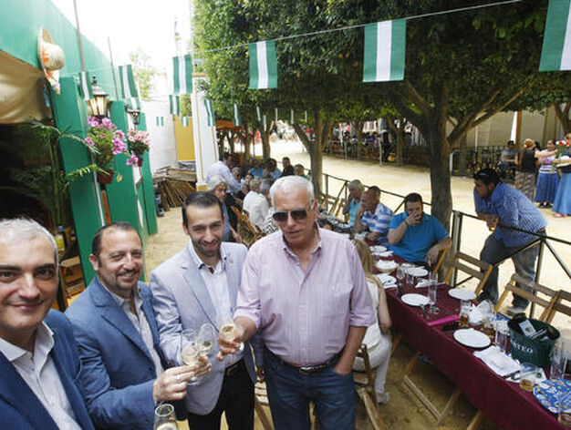 Partido Andalucista. Santiago Casal junto a Juan Rom&aacute;n, Antonio Jes&uacute;s Ruiz y H&eacute;ctor Lagier.

Foto: Pascual