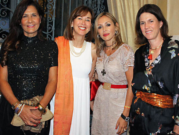 Isabel &Aacute;lvarez, la jurista Gisela Loewe, Silvia Otero y Mar&iacute;a Luisa Parias.

Foto: Victoria Ram&iacute;rez