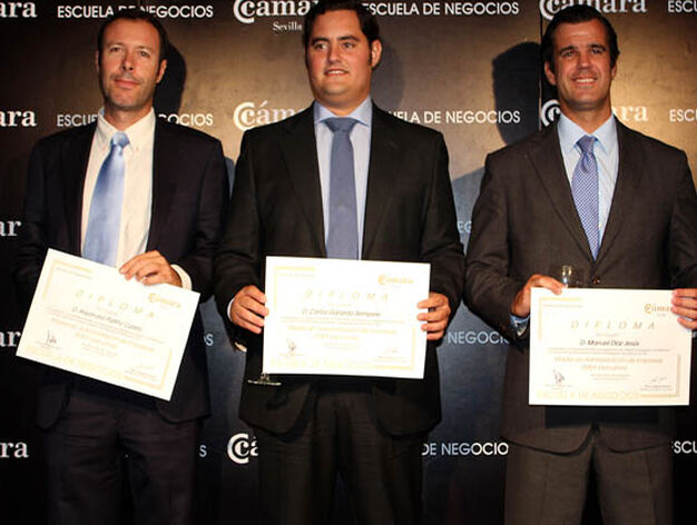 Alejandro Pati&ntilde;o, Carlos Gallardo y Manuel D&iacute;az, alumnos del MBA Executive.

Foto: Victoria Ram&iacute;rez