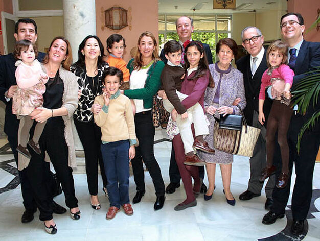 El profesor Jos&eacute; Manuel Cuenca Toribio con su familia.

Foto: Victoria Ram&iacute;rez
