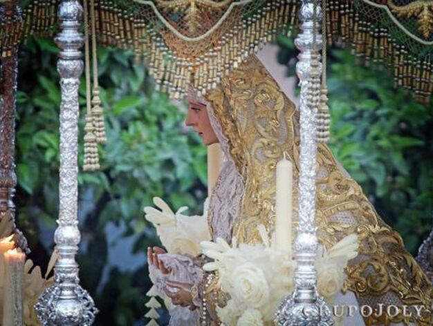 Madre de Dios de la Misericordia, en su caracter&iacute;stico palio de tonalidades claras.

Foto: Manuel Aranda