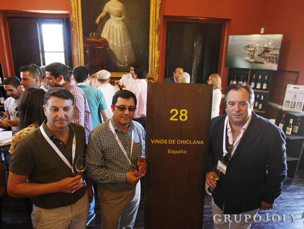 Hosteler&iacute;a y Ayuntamiento de Chiclana, juntos por sus vinos.

Foto: Pascual