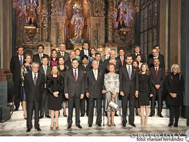 Los Reyes, los Pr&iacute;ncipes de Asturias y otros jefes de Estado en el Oratorio de San Felipe Neri en la Cumbre del Doce.