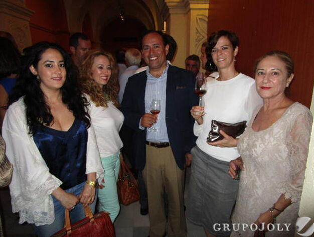 Beatriz y Teresa Quir&oacute;s, Daniel Mart&iacute;nez, Sabrina Melcher y Antonia Alba.

Foto: Ignacio Casas de Ciria